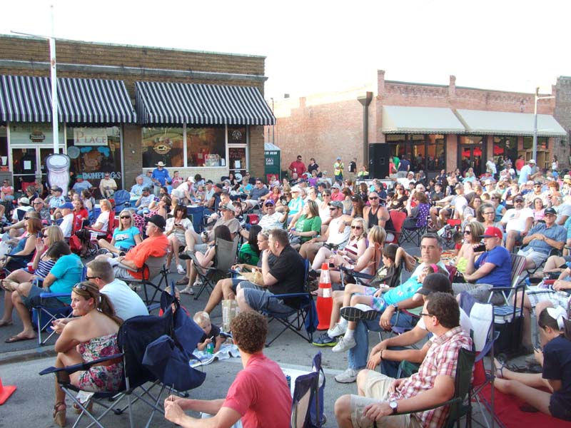 photo of fans at Josh Weathers Band Concert